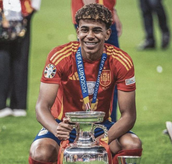 国乒8-2法国采访！莎头谈双打，王曼昱不满失误，梁靖崑谈被逆转